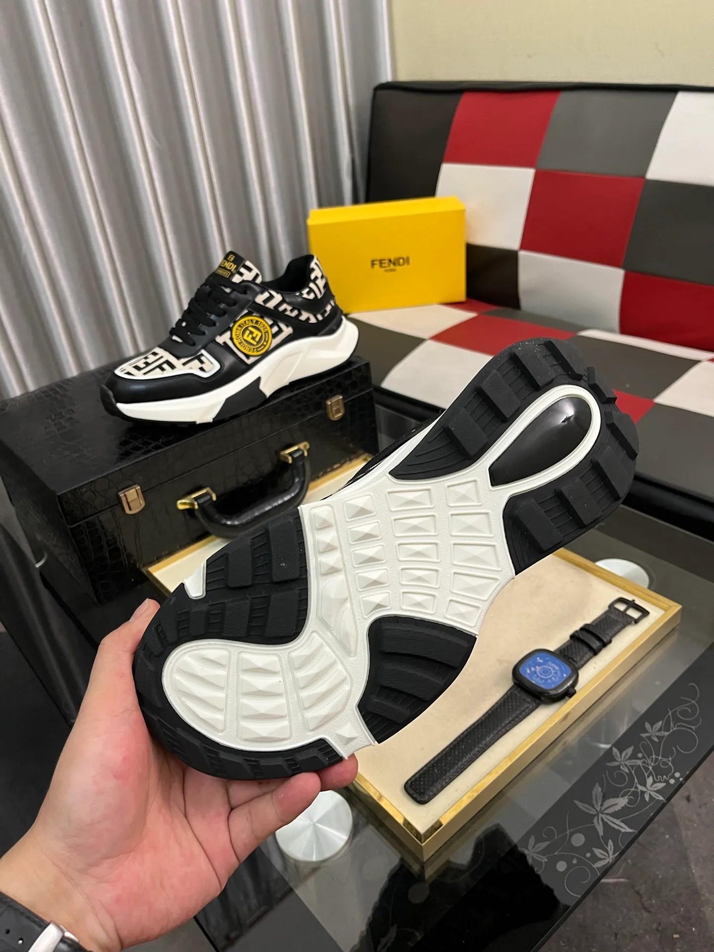 Men's shoes 💰458⌚️⌚️【FENDI】original quality.~ Unique modern style sneakers. 🏃A must-have casual shoe for trendy men😍😍 Original brand imported from Italy, imported original leather, sheep lining (refuses to discolor and grind feet) Sole: Original sole provided by the original factory, French lazy style design ⚠️Fit to the feet, original quality, super comfortable original sole. Just like shooting the real thing 🎬The real thing is better Code number: 38-444️⃣Colors available
